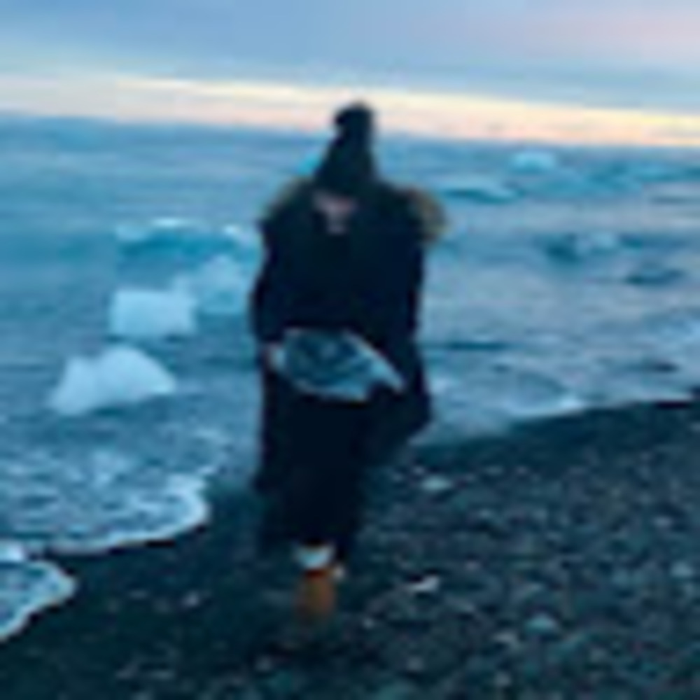 Meet your Posher, Caitlin